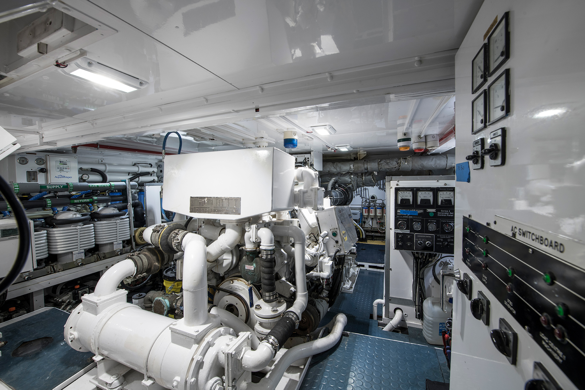 Yacht Nashira II - Engine Room
