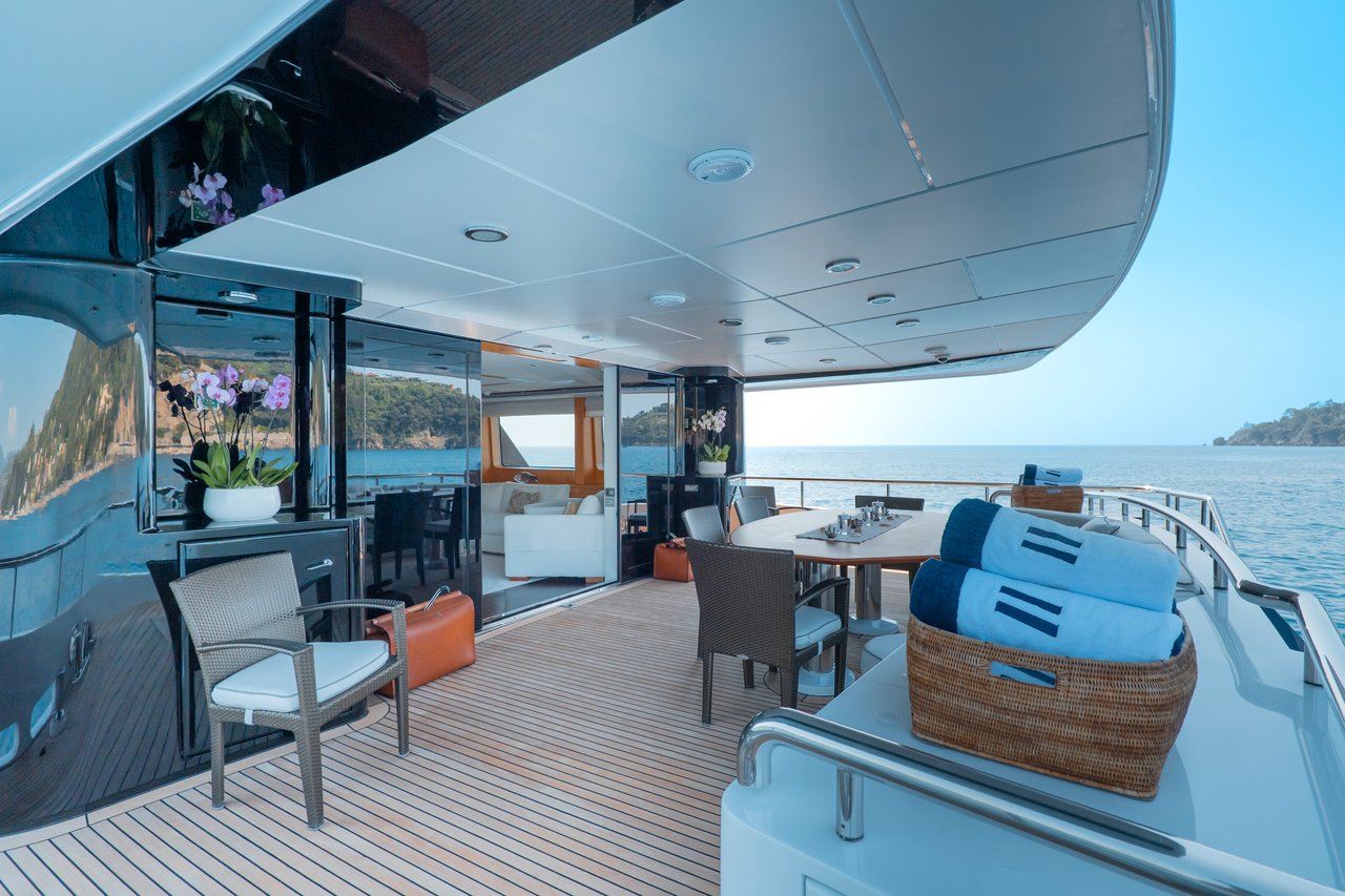 Aft Deck Dining And Seating Area