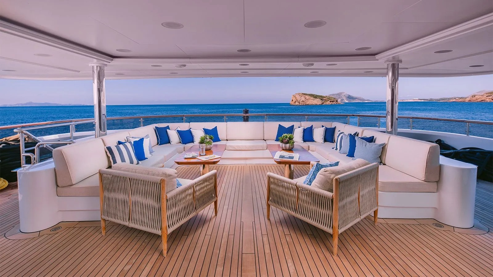 Aft Deck Seating On The Exterior