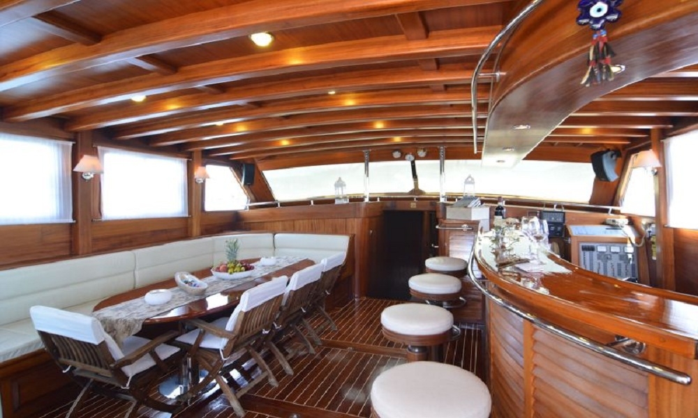 Bas And Interior Dining