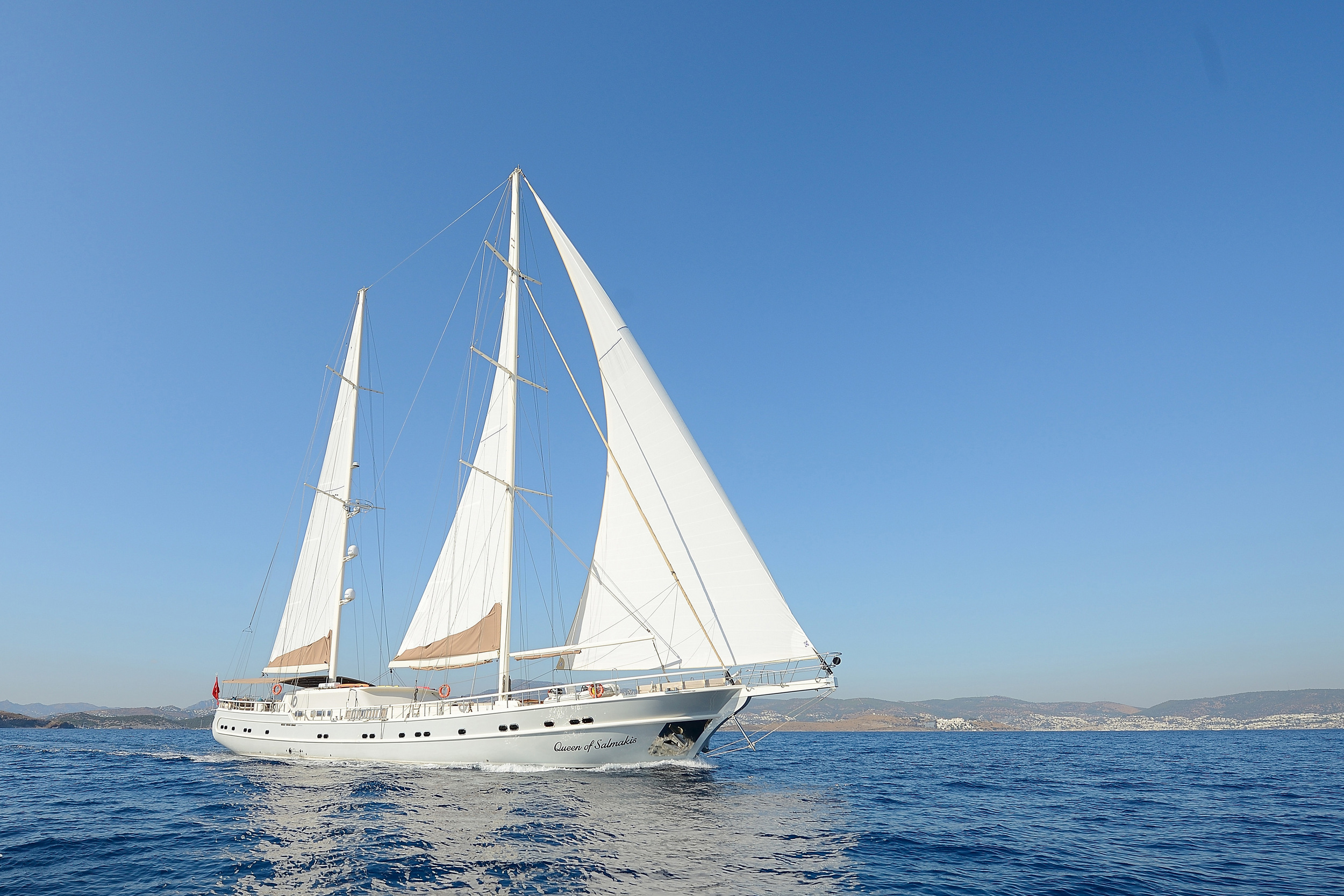 Charter Yacht Queen Of Salmakis