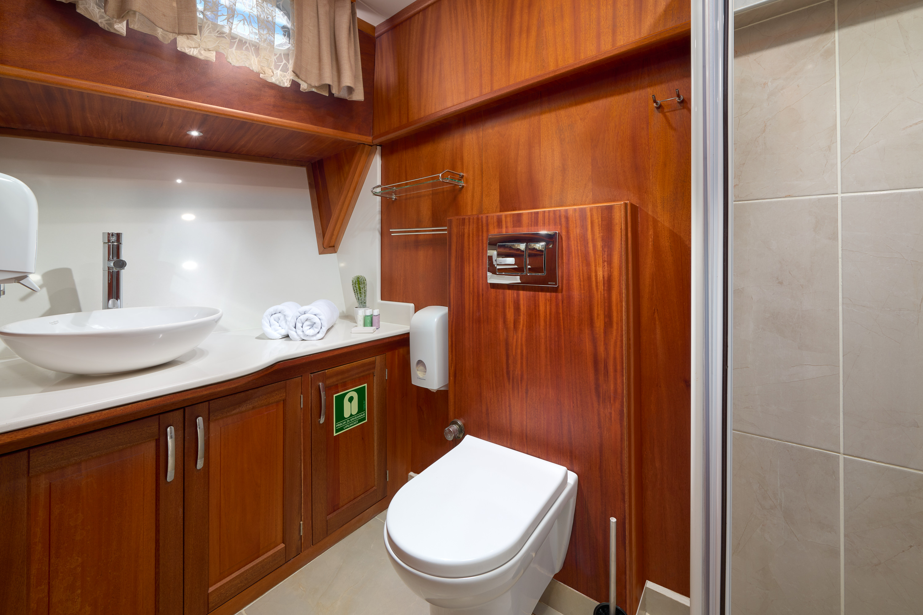 Double Guest Cabin For Guests Ensuite
