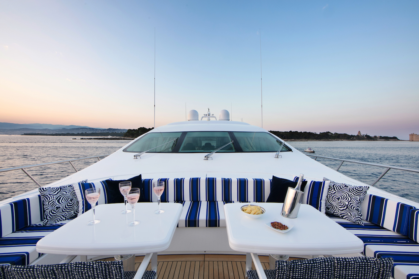 Foredeck Dining Option