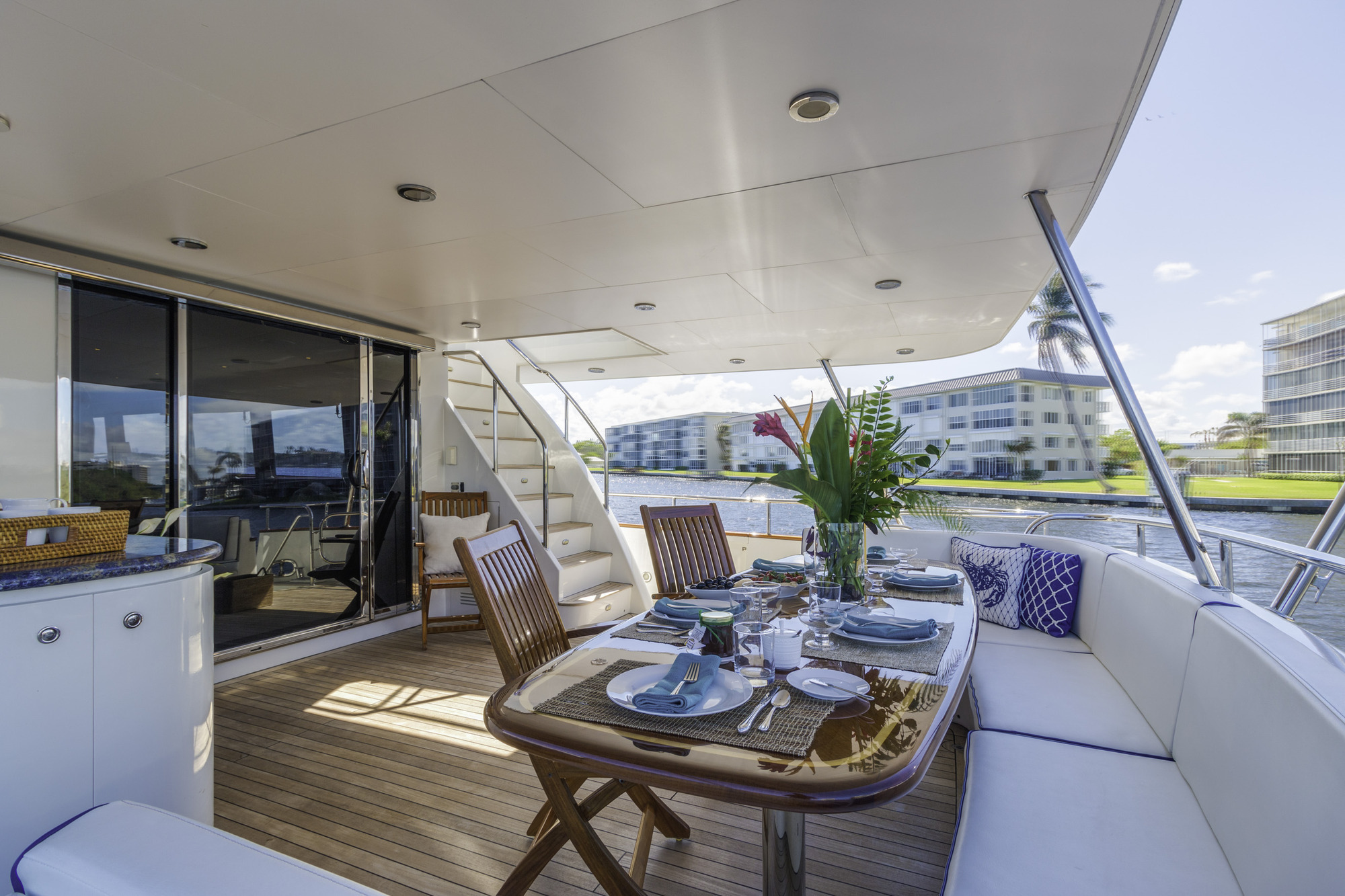 Cheoy Lee Yacht WINDWARD - Aft deck & Alfresco Dining
