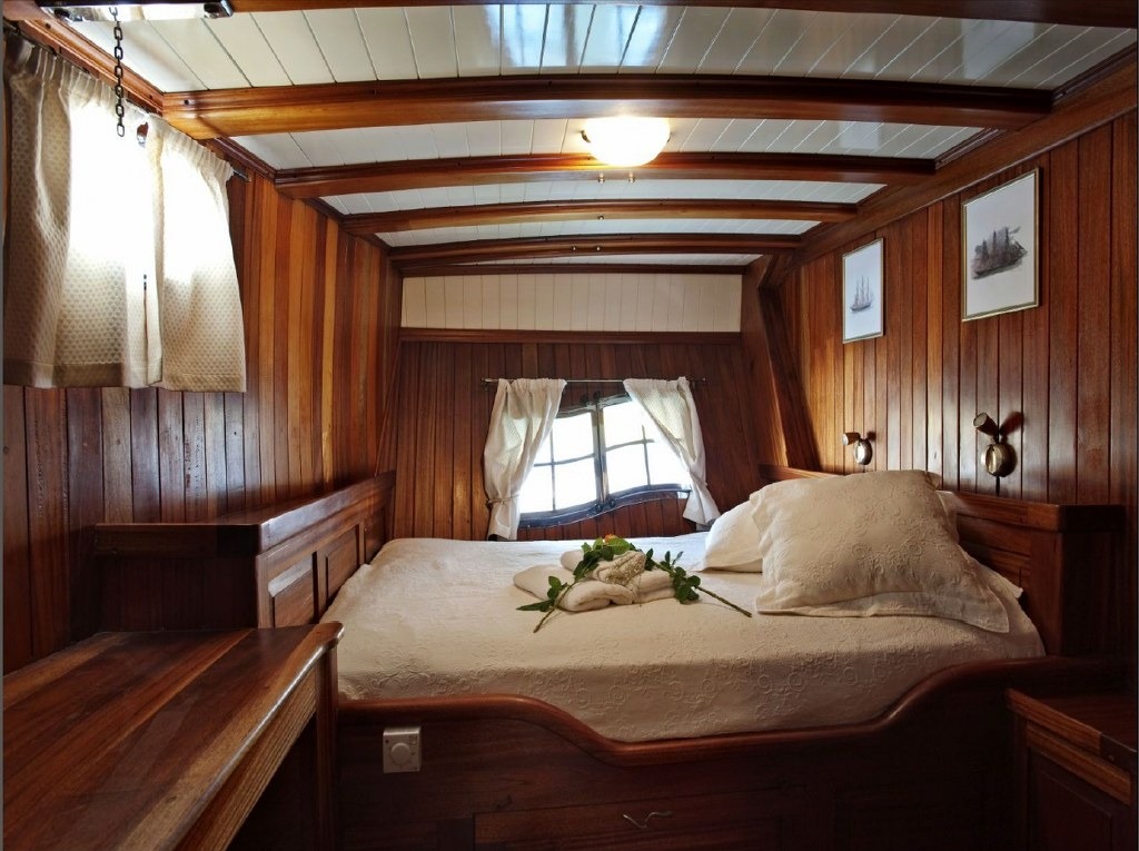 Guest double cabin