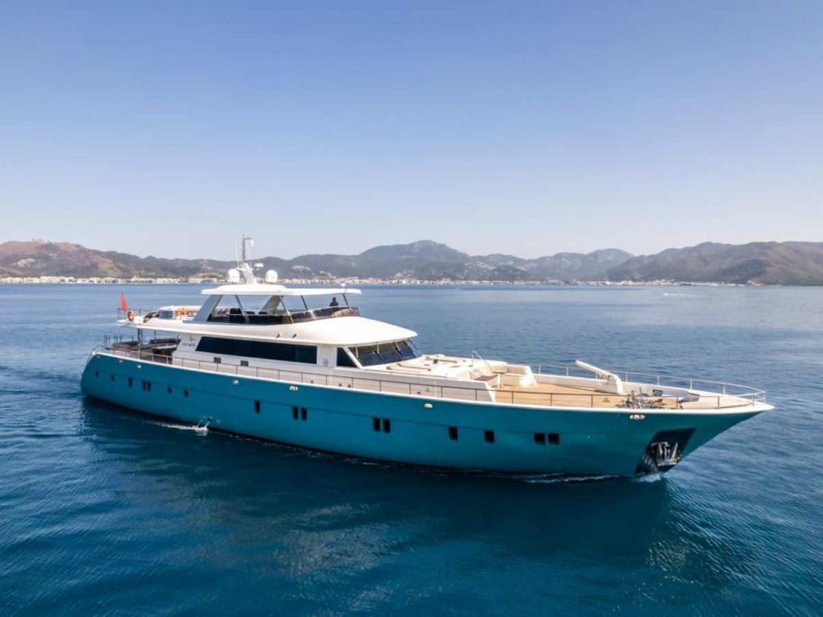 Luxury Yacht DEEP WATER