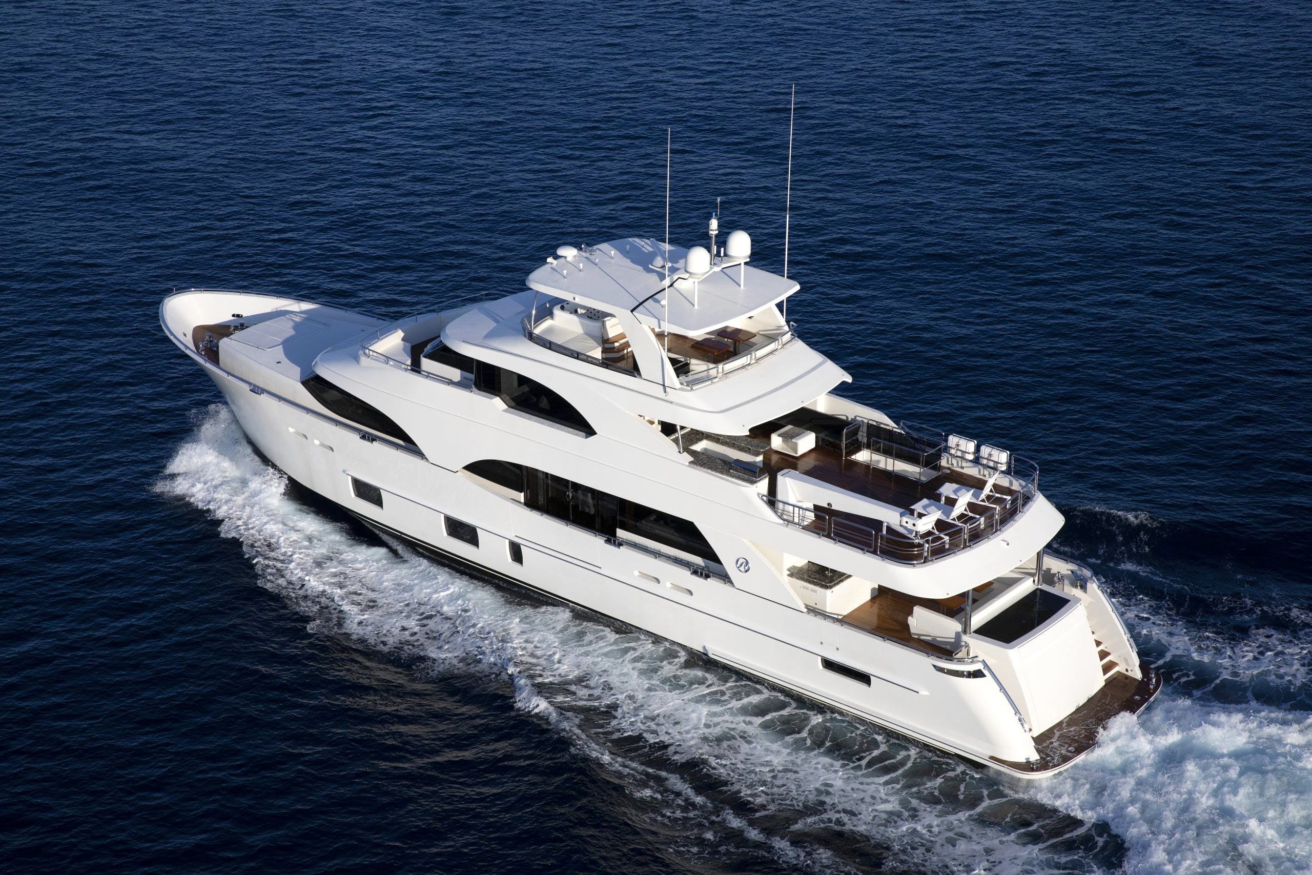 Luxury Yacht I C