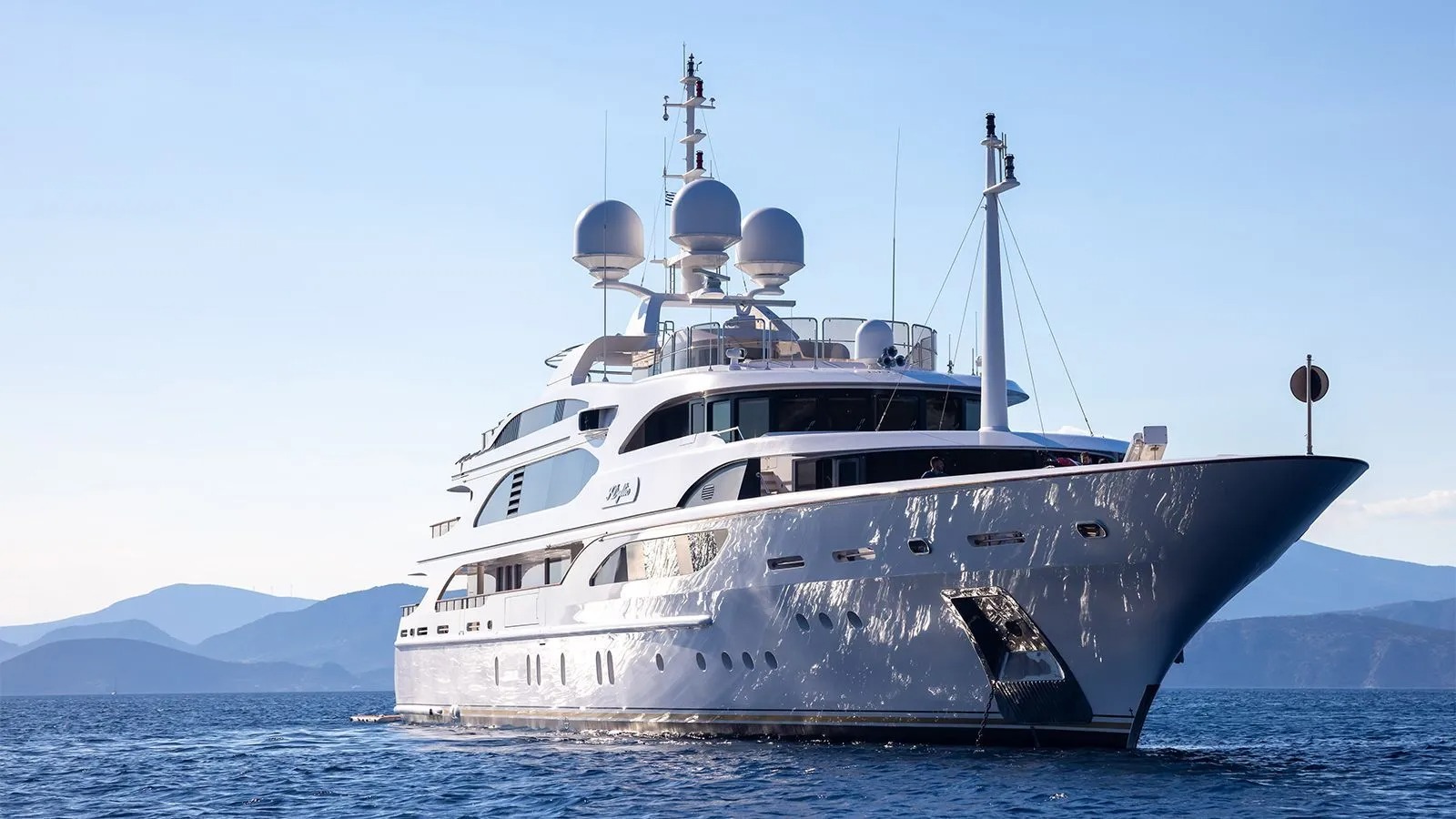 Luxury Yacht IDYLLIC