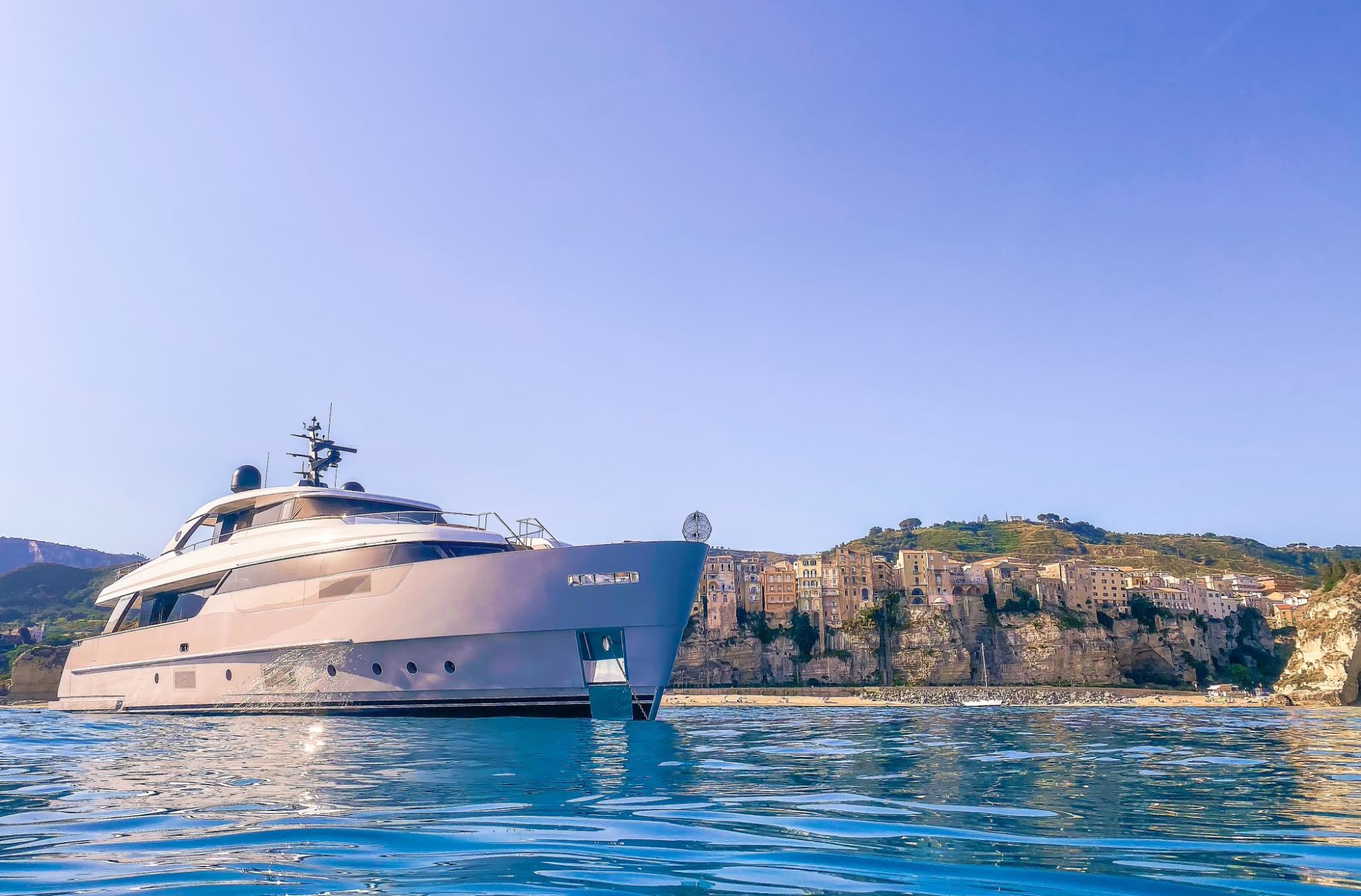 Luxury Yacht INVICTUS