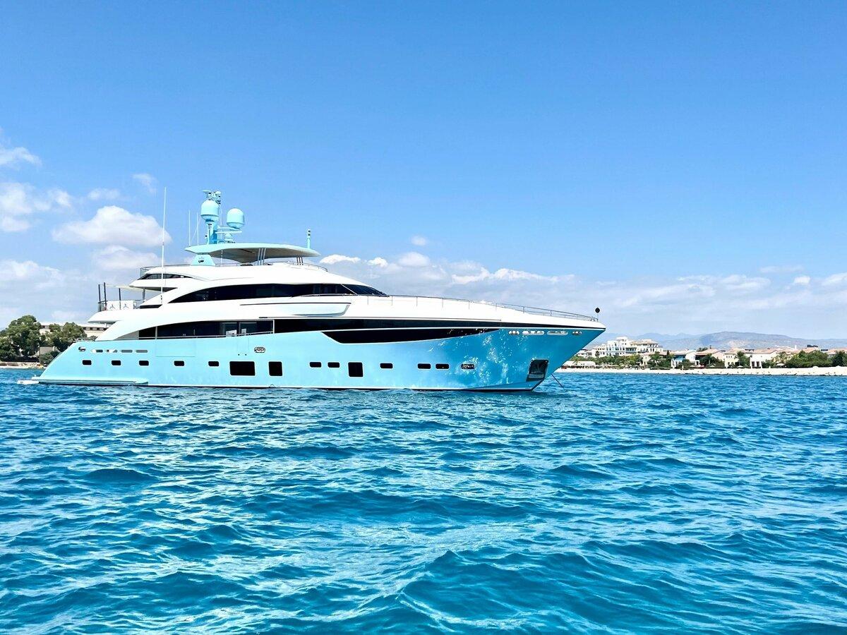 Luxury Yacht LE VERSEAU