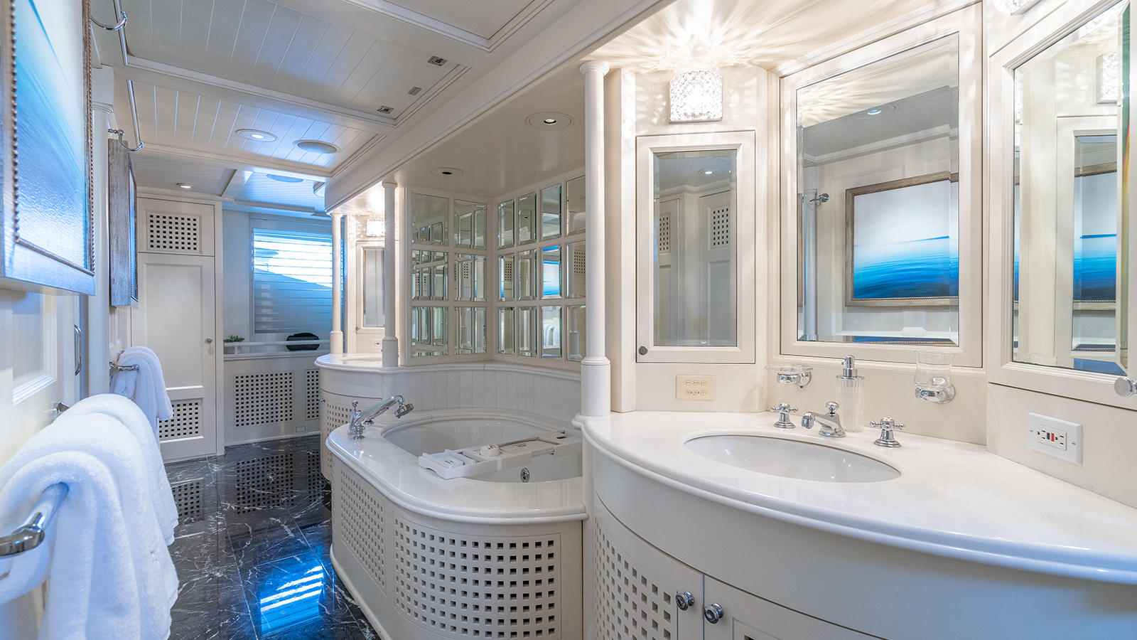 Master Suite - Elegant Bathroom