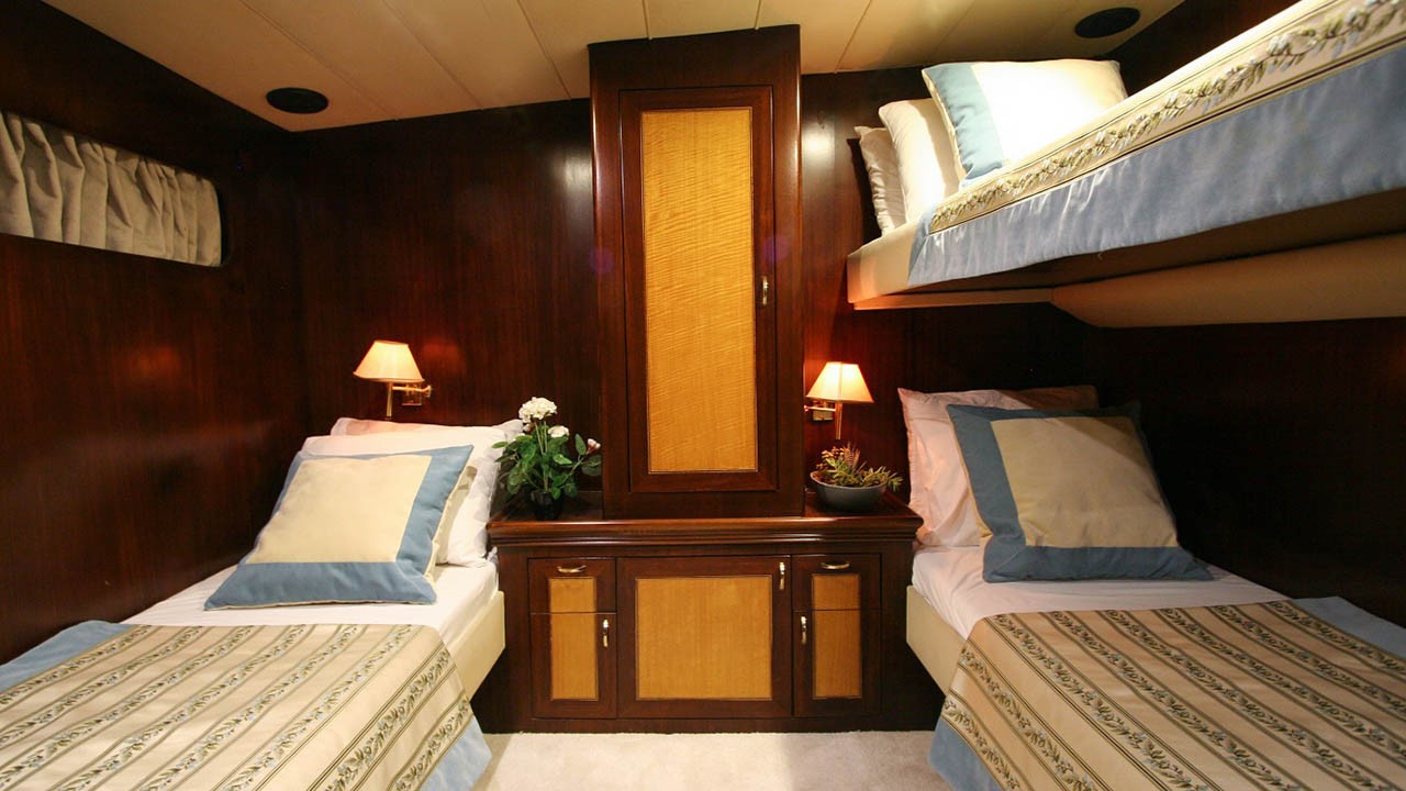 Twin Cabin With Bunk Bed