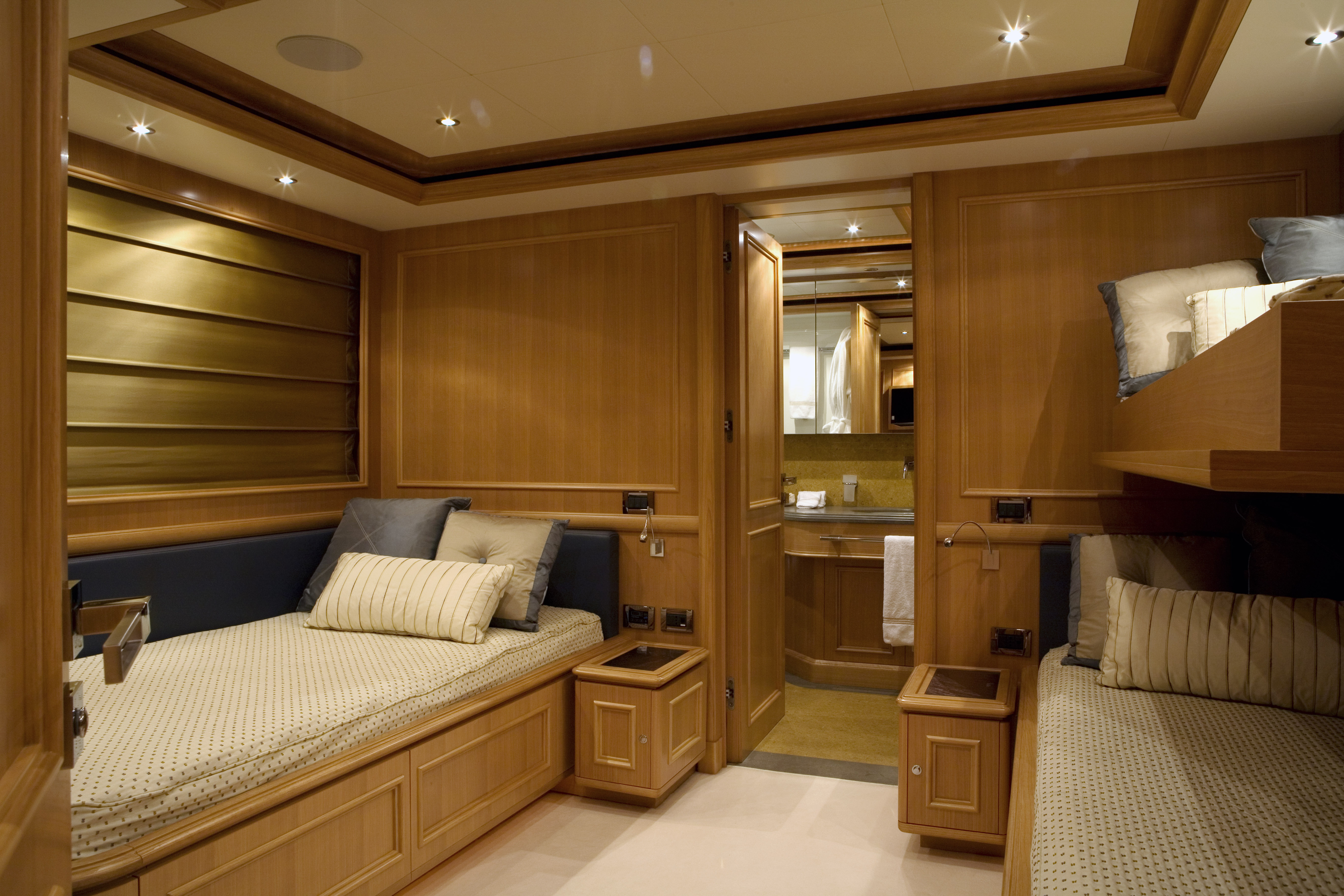 Twin Guest Cabin With Pullman Bed