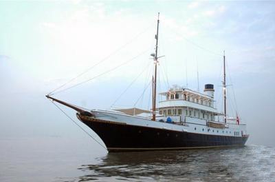 Profile Aspect Aboard Yacht KALIZMA