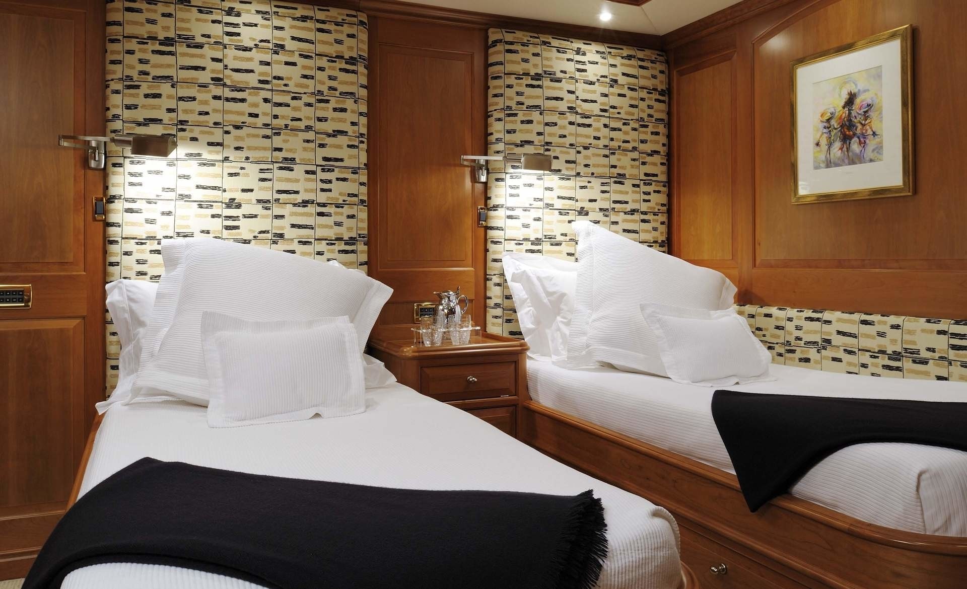 Twin Bed Cabin On Yacht DRUMBEAT
