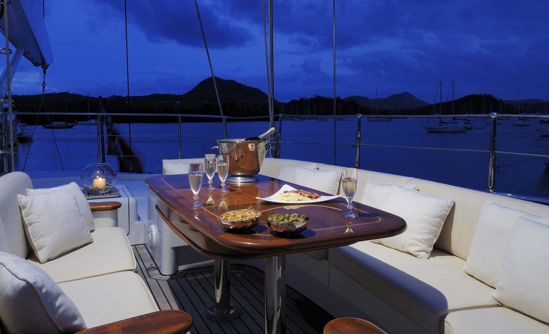 Eating/dining: Yacht DRUMBEAT's Bridgedeck Deck Captured