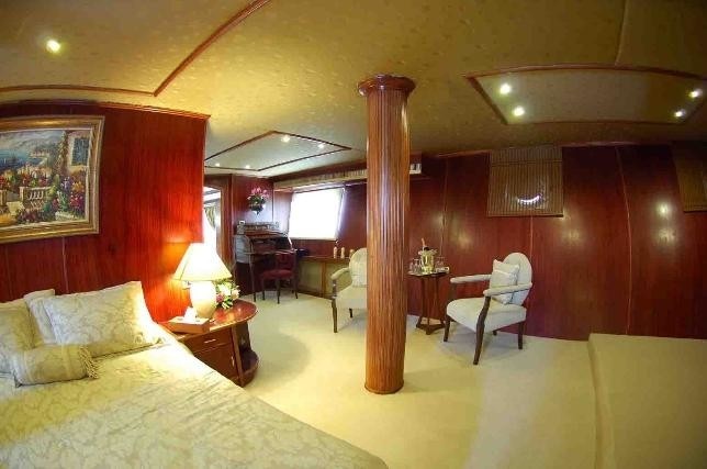 Guest's Cabin On Yacht BLUE DAWN