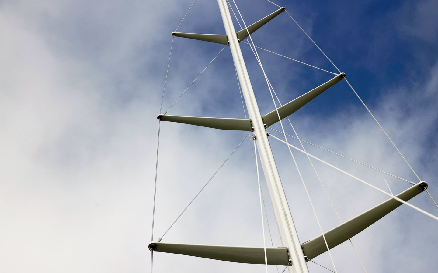 Yacht DRUMBEAT - Alloy Yachts - Main Mast