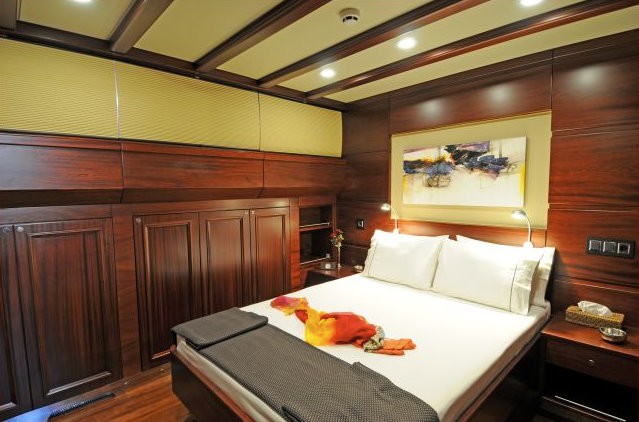 Guest's Cabin On Yacht ANNABELLA