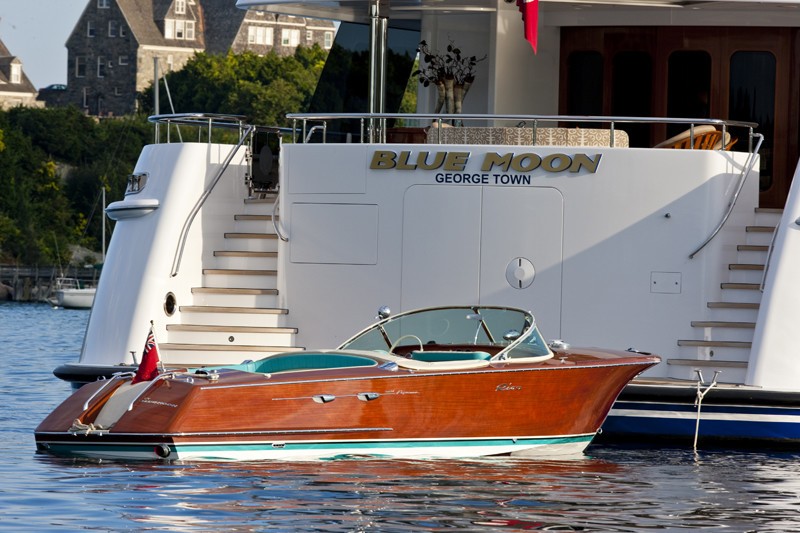 Ship's Tender 1972 Original Riva 28 Including Twin Bed 420hp On Yacht BLUE MOON