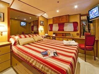 Red Cabin On Yacht 5 FISHES