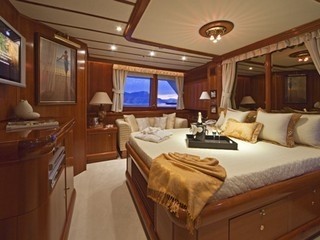 Main Master Cabin On Yacht 5 FISHES