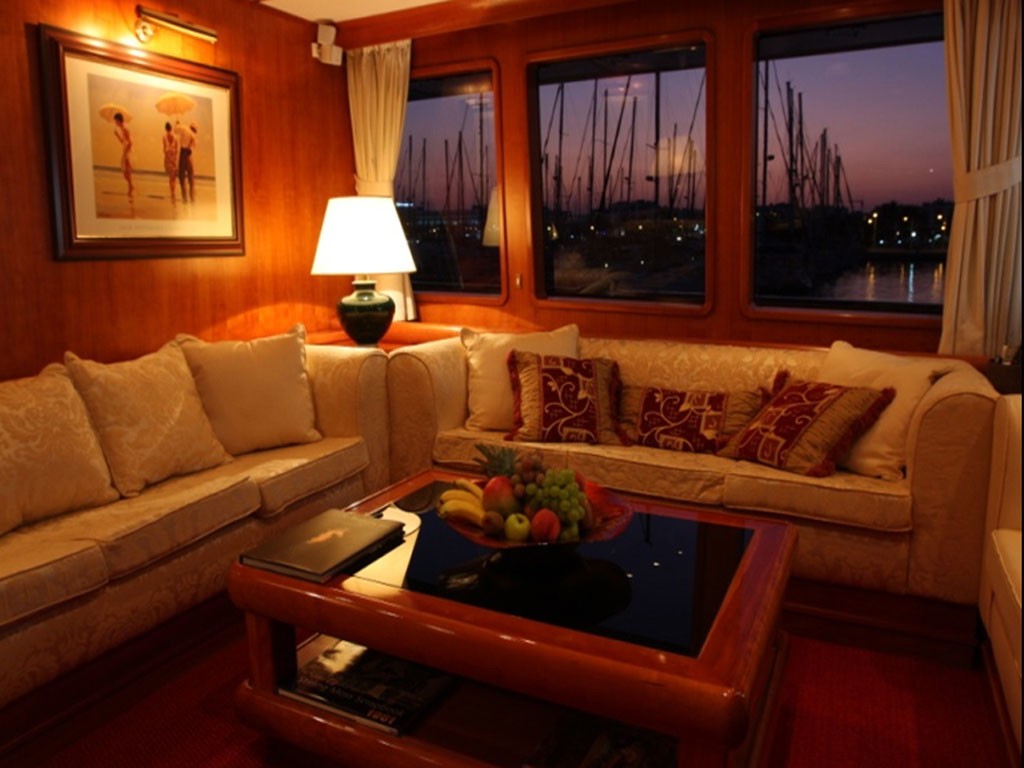 Sitting: Yacht 5 FISHES's Saloon Photograph