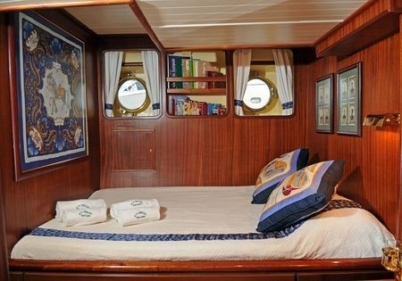 Istanbul: Yacht OFELIA's Double Sized Cabin Captured