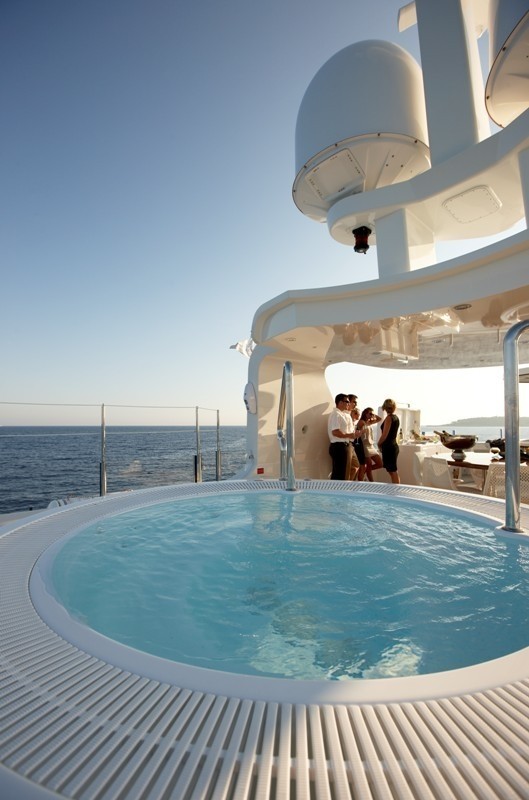 Detail: Yacht NORTHLANDER's Jacuzzi Pool Image