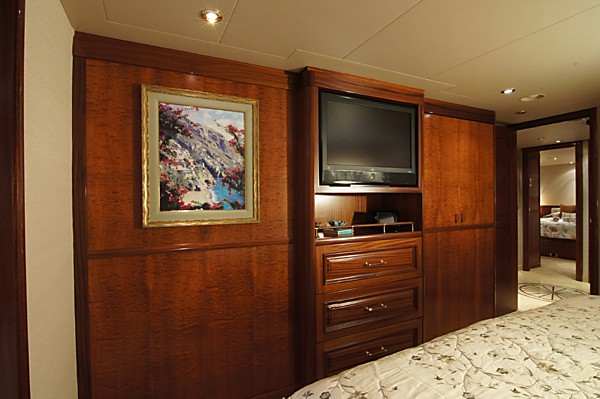 Screening: Yacht MILK MONEY's Starboard Side VIP Image
