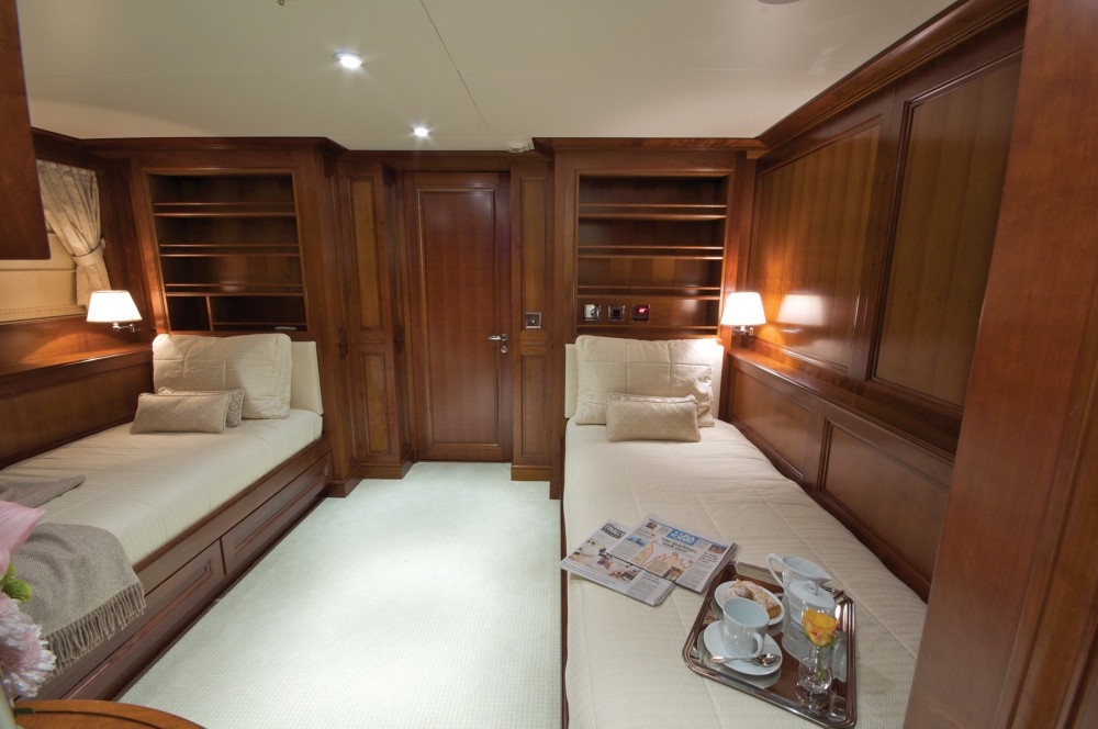Twin Bed Cabin Aboard Yacht YOU &AMP; ME