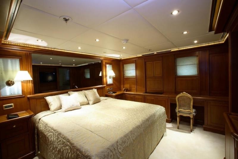 Guest's Cabin Aboard Yacht MONTIGNE