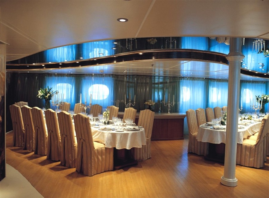 Tables: Yacht ELEGANT 007's Eating/dining Saloon Image