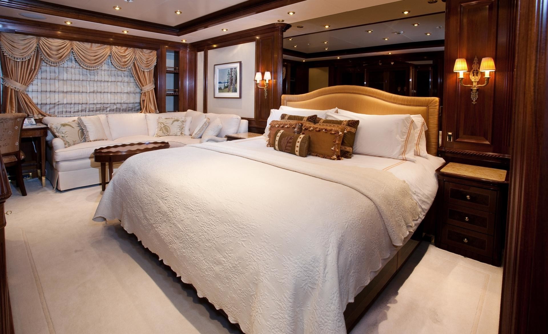 Berth: Yacht TITANIA's Main Master Cabin Image