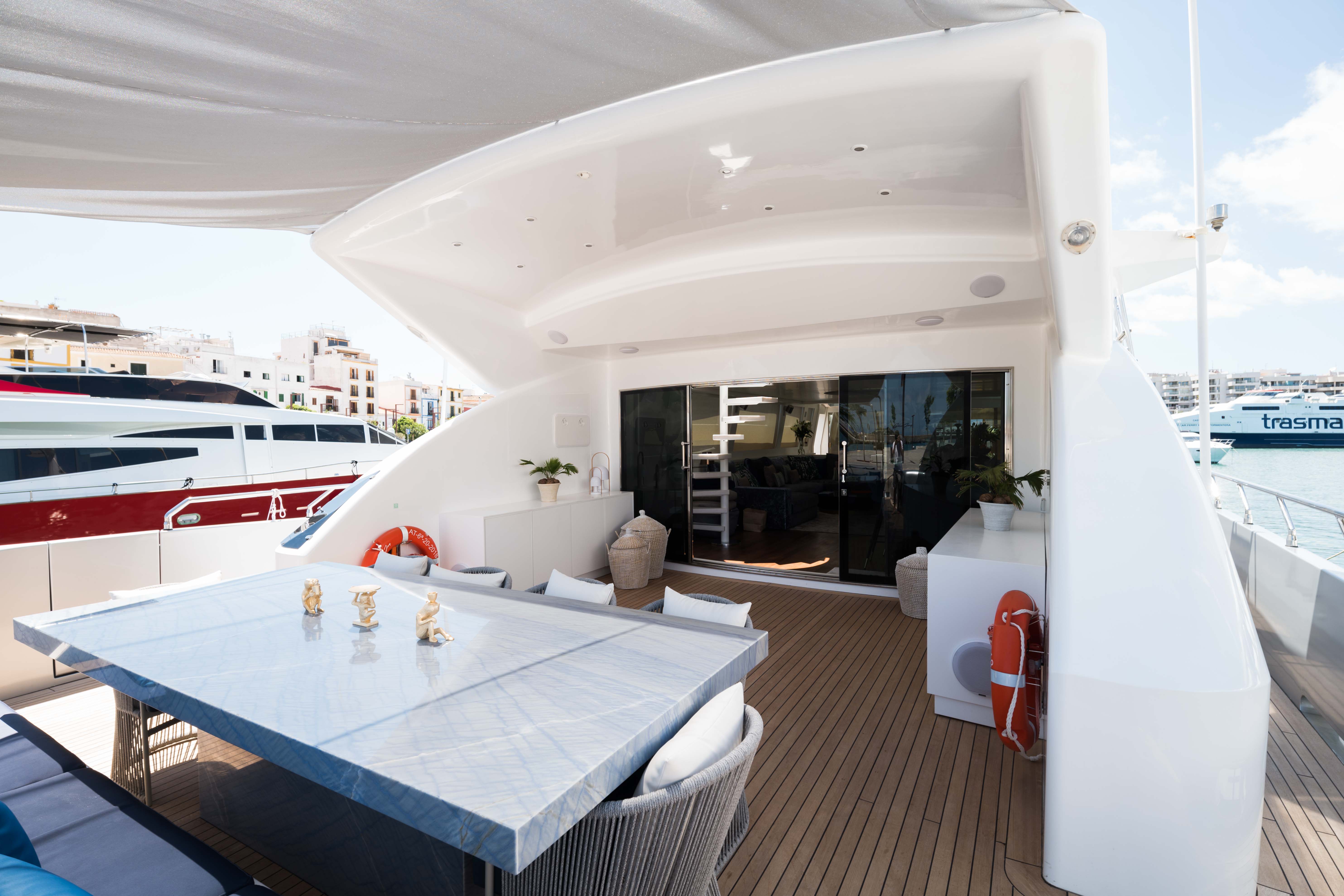 Aft Deck With Shade