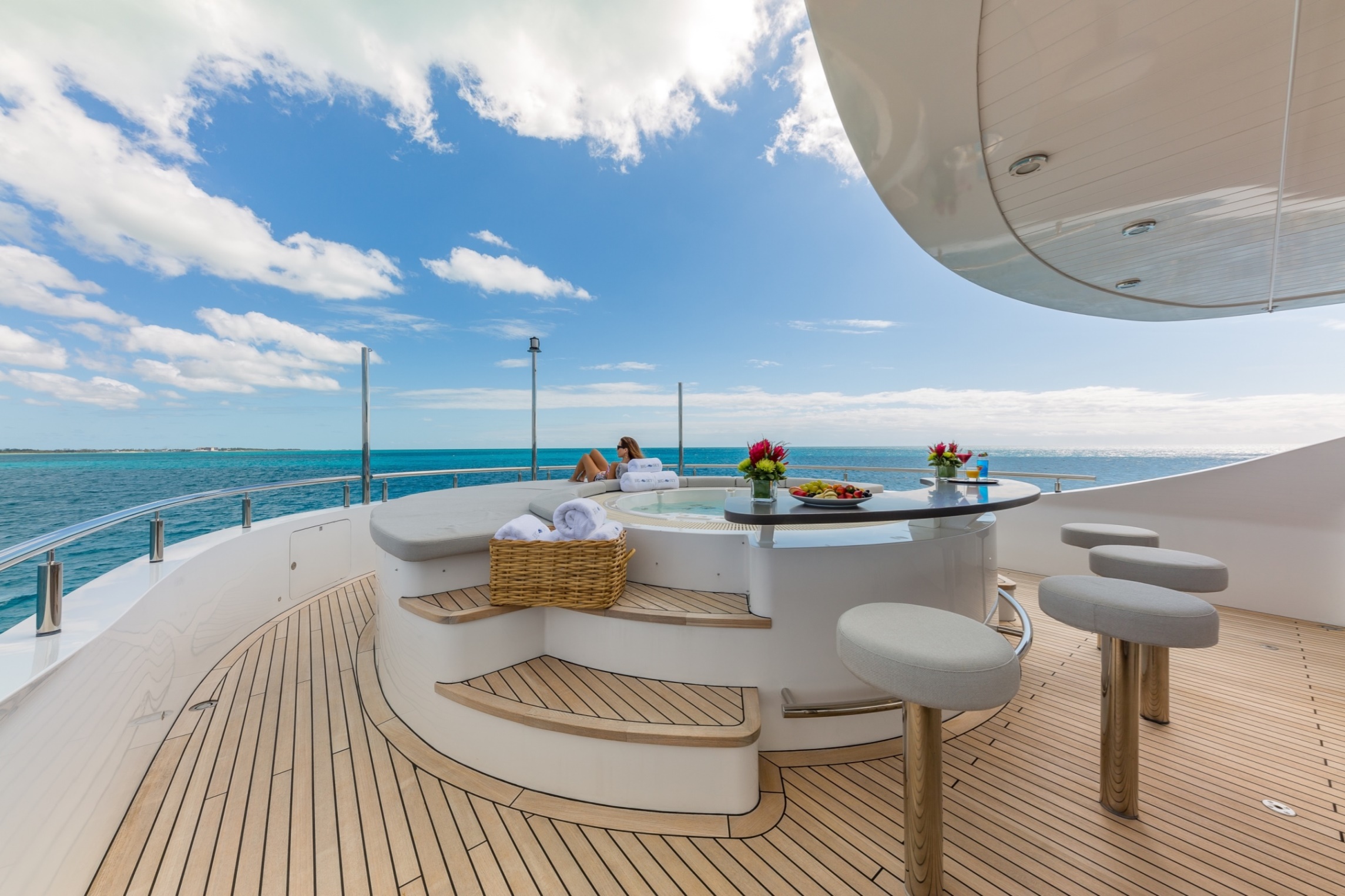 Jacuzzi And Bar On The Sundeck