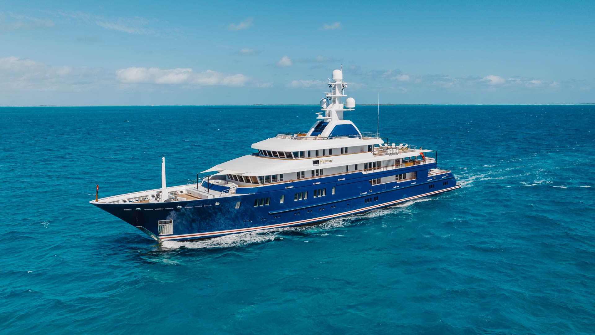 Luxury Charter Yacht HUNTRESS