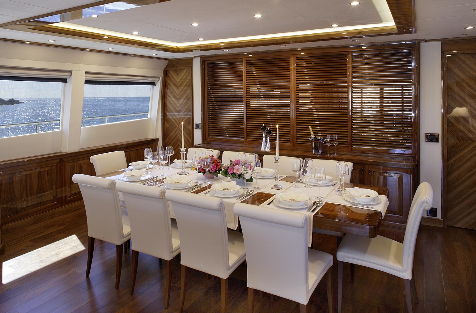 Yacht DRAGON - Dining