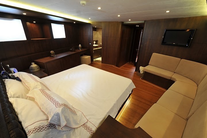 Guest's Cabin With Sitting On Board Yacht CASA DELL ARTE II