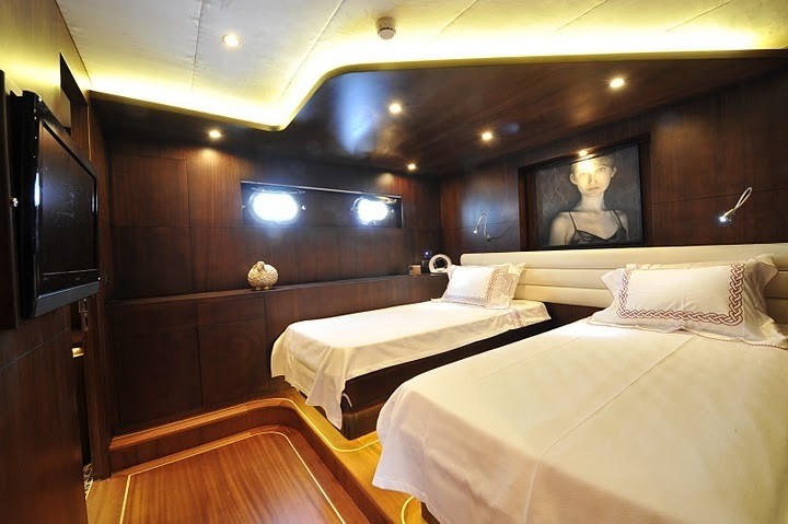 Twin Bed Cabin Aboard Yacht CASA DELL ARTE II