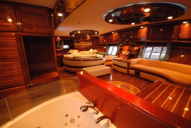 Main Master Cabin With Sitting On Yacht ESMA SULTAN