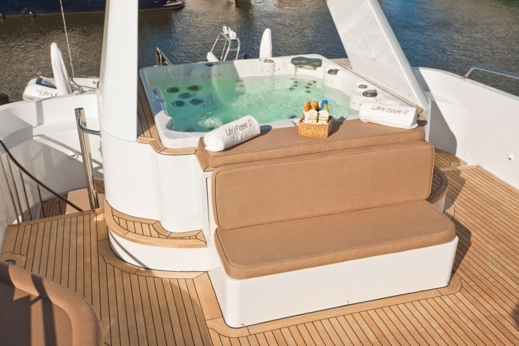 Jacuzzi Pool On Yacht SEA DREAMS