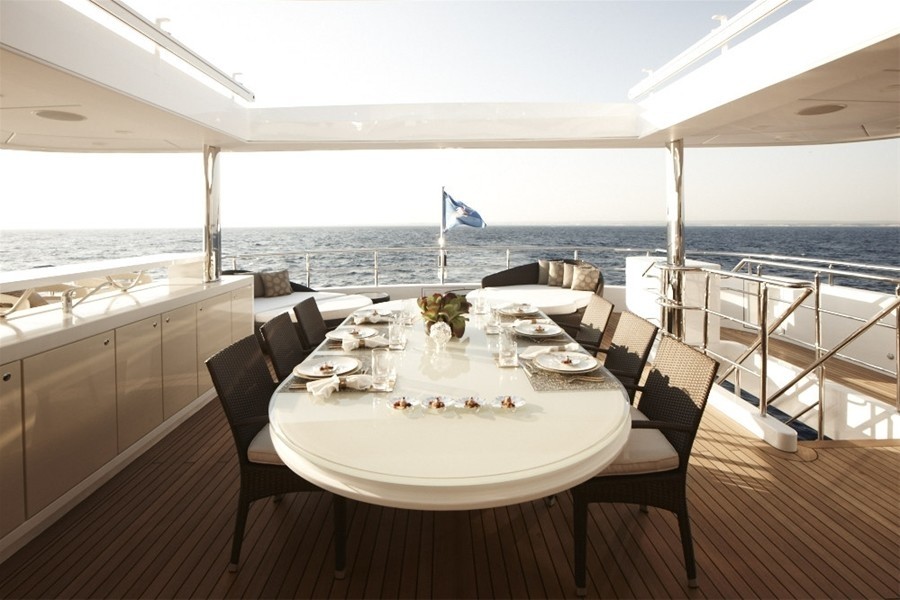 External Eating/dining On Yacht E&E