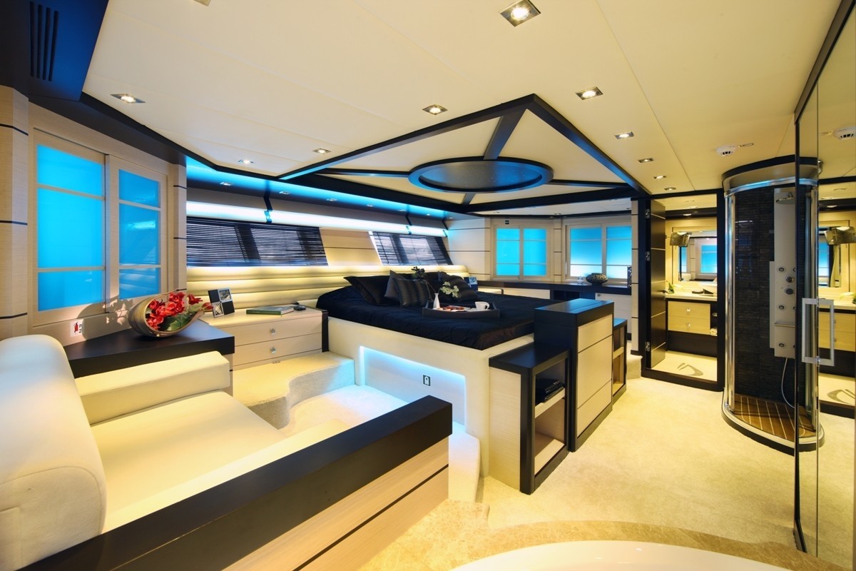 Profile: Yacht PERLA DEL MARE's Main Master Cabin Pictured