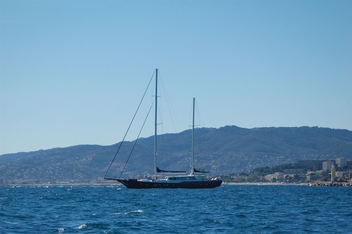 Profile On Yacht PERLA DEL MARE