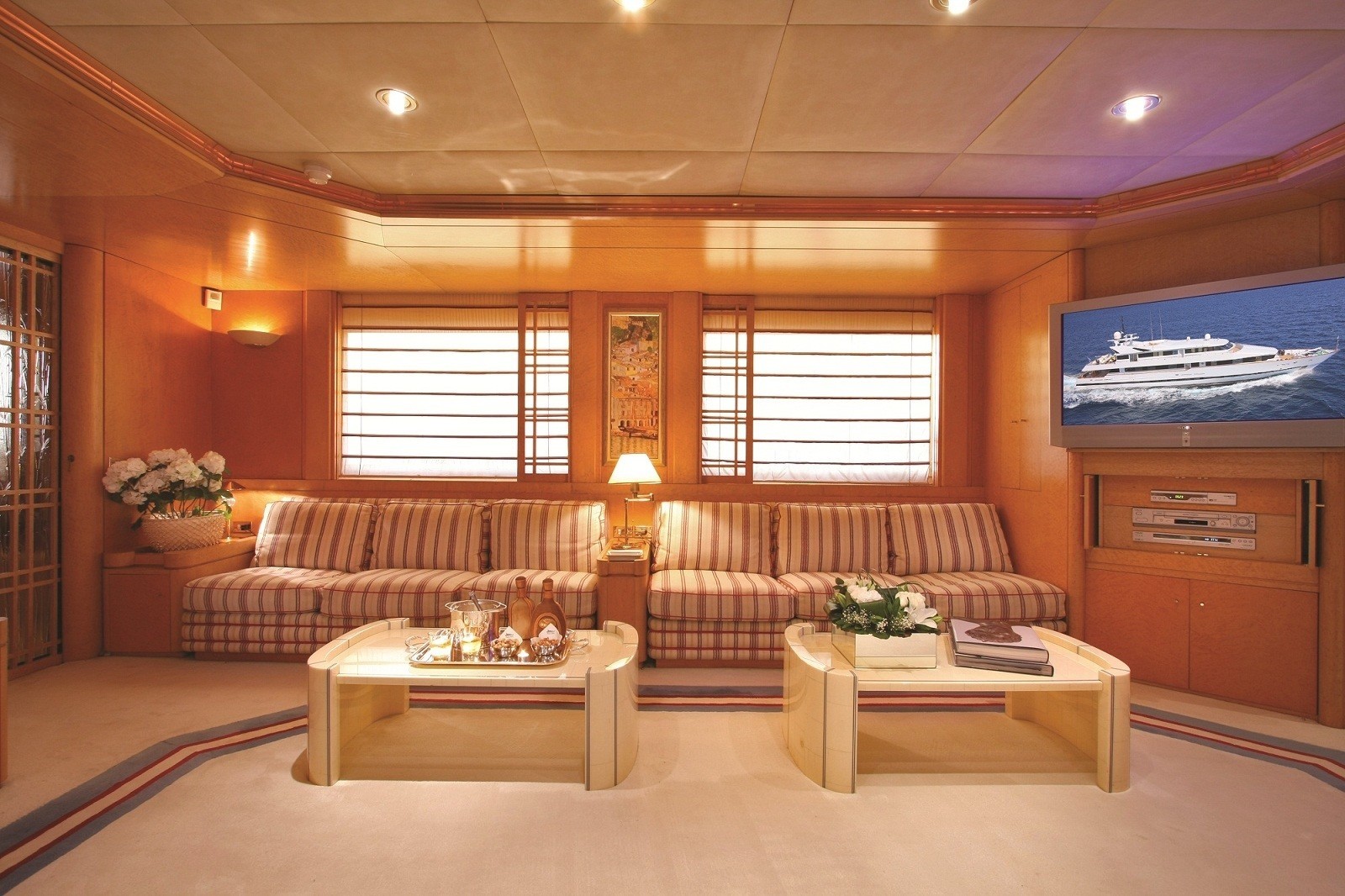 Screening: Yacht BELLA STELLA's Sky-lounge Captured