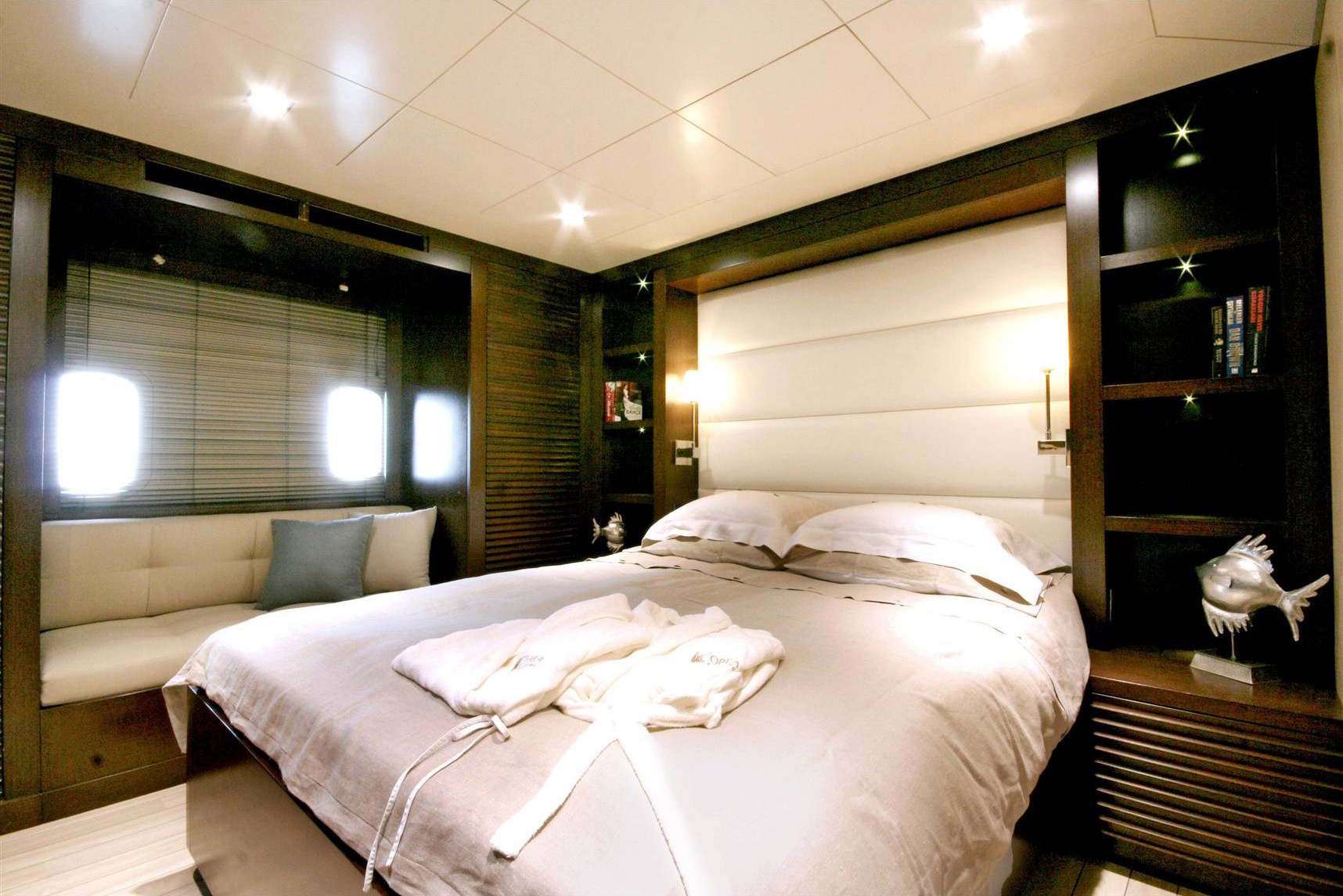 Berth: Yacht INFINITY's Main Master Cabin Image