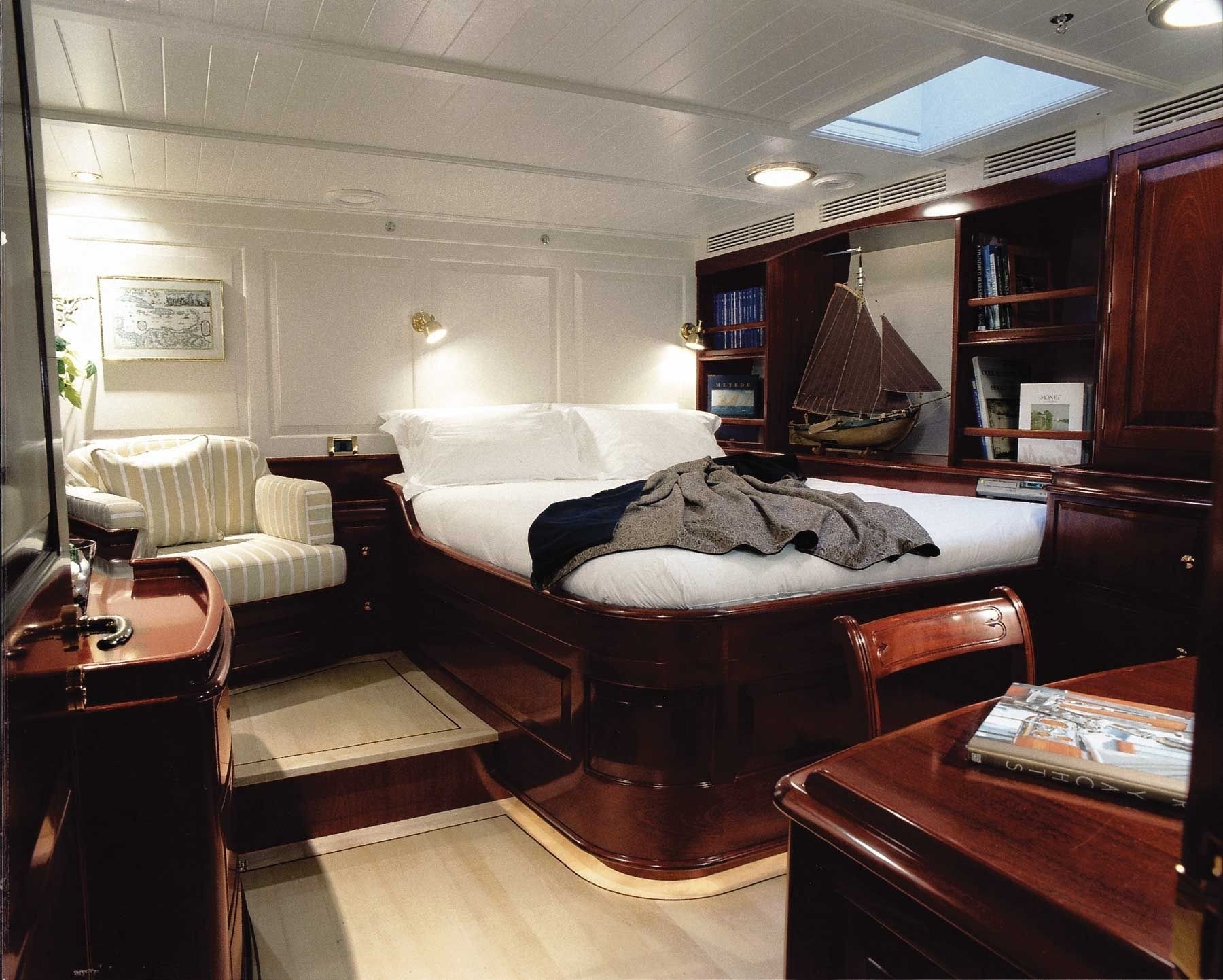 Aspect: Yacht WINDROSE OF AMSTERDAM's Main Master Cabin Image