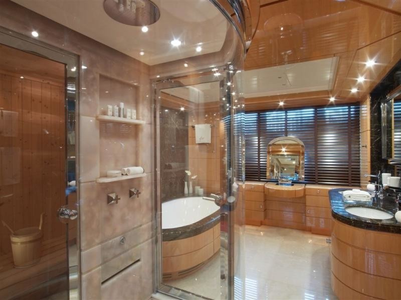 360 Showering Area On Yacht 360&DEG;