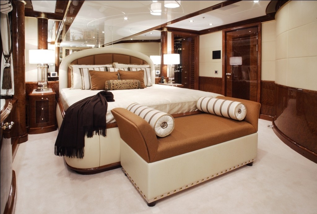 Berth: Yacht DIAMONDS ARE FOREVER's Cabin Photograph